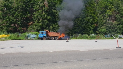 Mașină în flăcări la Cavnic
