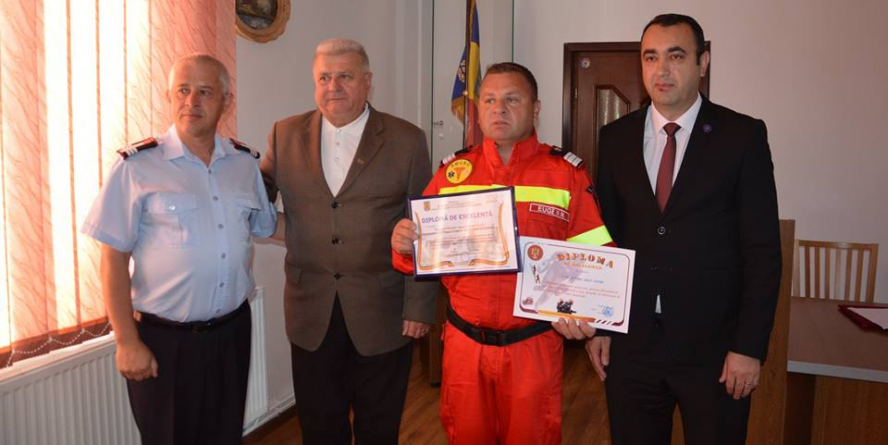 Pompierul salvator Eugen Nagy, distins la Prefectură
