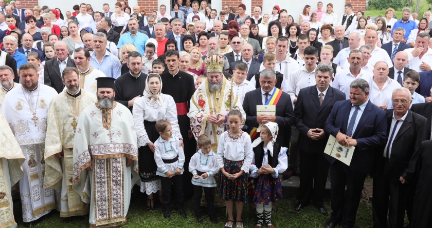 A fost târnosită biserica din Vad (GALERIE FOTO)