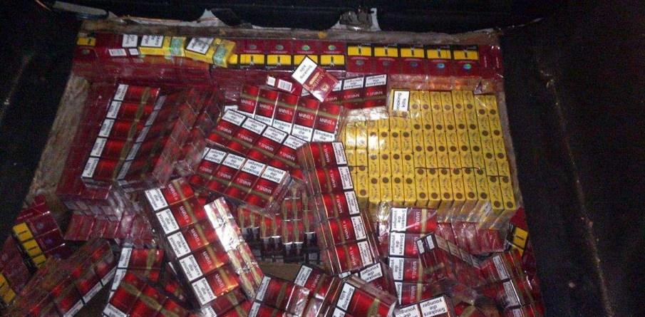 Două gorjence, suspect de  împătimite de tutun, au fost oprite în Borșa