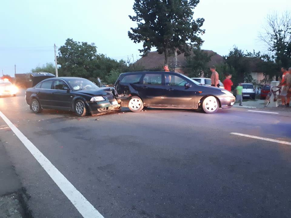 Două mașini avariate în urma unui accident în Ilba