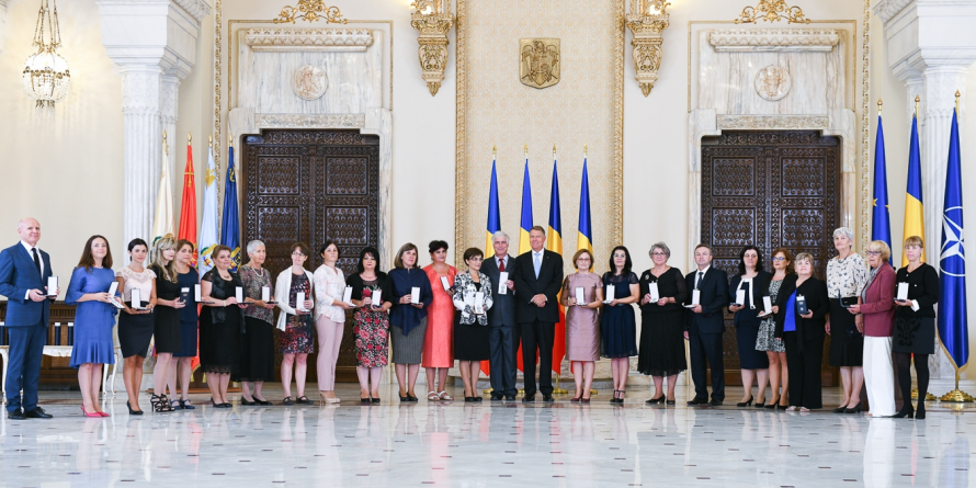 Un liceu fondat la inițiativa unui băimărean a fost decorat de președintele țării