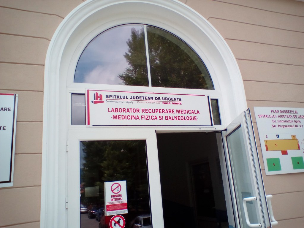 Decât să aștepte luni în șir pentru consultații gratuite, mulți preferă să plătească