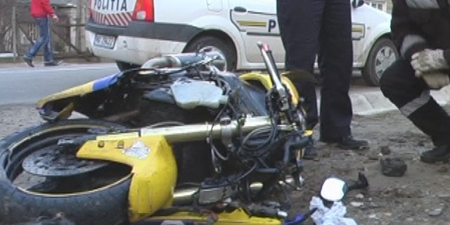 Minoră rănită grav de un motociclist fără permis