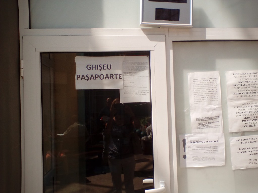 Maramureșenii au început să-și facă pașapoarte prin județele vecine