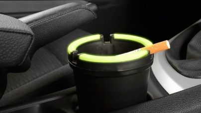 Una conducem, alta fumăm