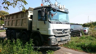 Prins cu un camion furat