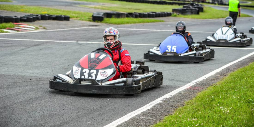 Noaptea, ca minorii ce încă n-au permis