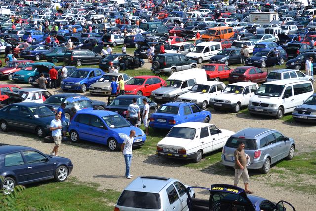 Se înmatriculează mașini second hand la greu