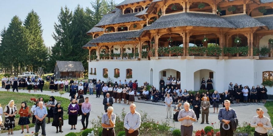 Hramul Mănăstirii Săpânţa Peri (GALERIE FOTO)