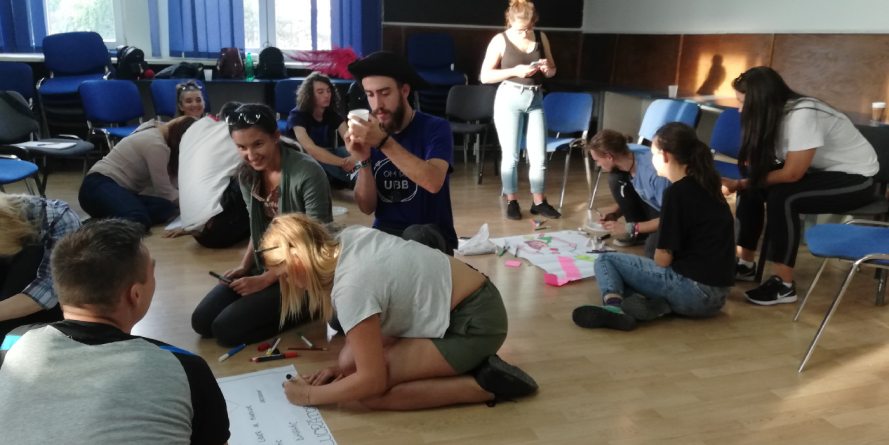 Lucrători de tineret cu patalama