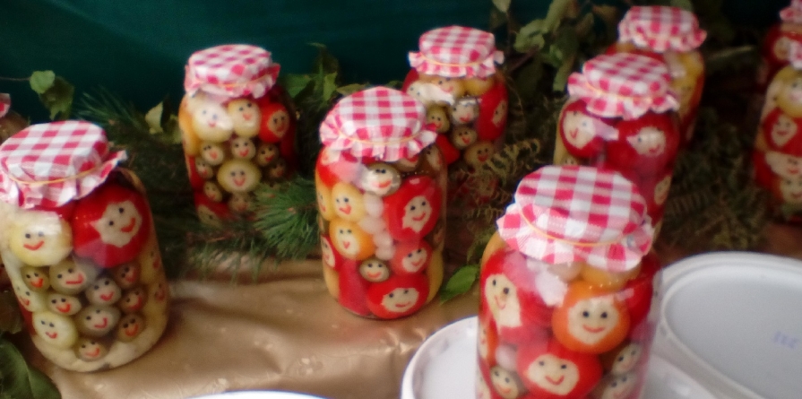 Murături … zâmbărețe la Târgul produselor tradiționale (GALERIE FOTO)