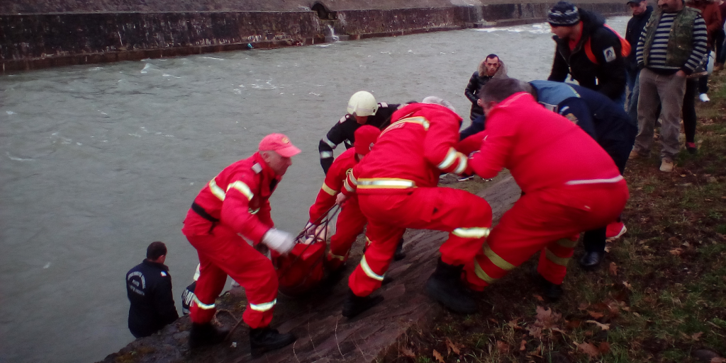 Cadavru descoperit în râul Săsar