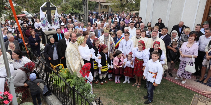 Biserica veche de 122 de ani din Măgureni a fost târnosită și a mai primit un hram (GALERIE FOTO)