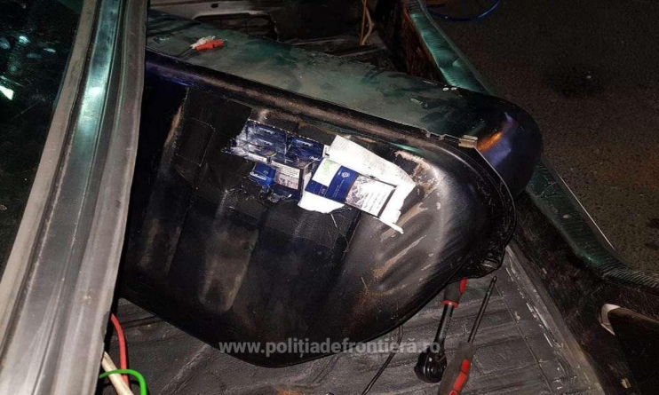 Un câine bine orientat a găsit țigări de contrabandă în rezervorul unui Mercedes