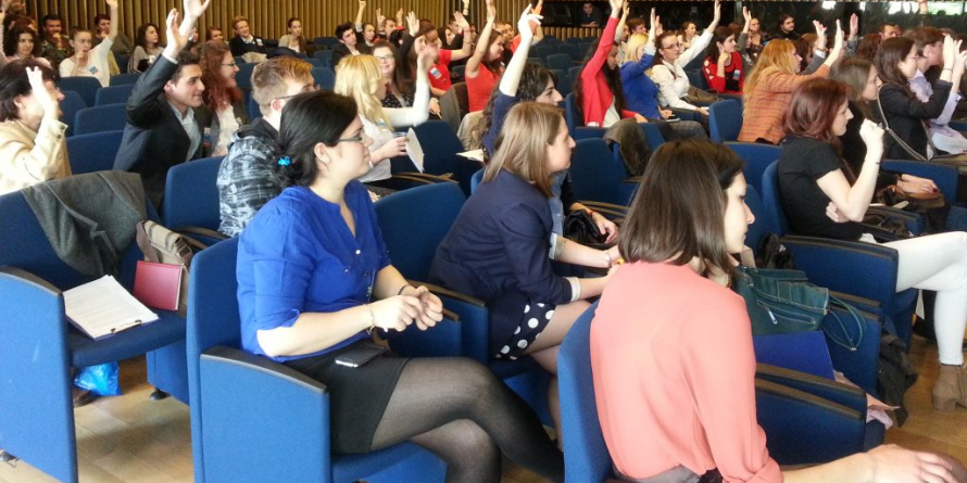 60 de maramureșeni – activi în Parlamentul Tinerilor