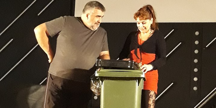 ”Gunoierul” vine la Casa de Cultură