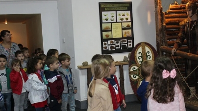 Copii la Muzeul (Viu) de Istorie și Arheologie (GALERIE FOTO)