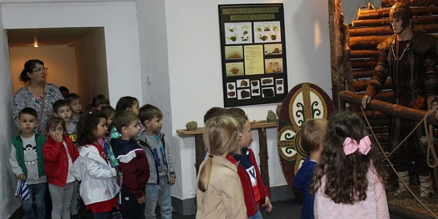 Copii la Muzeul (Viu) de Istorie și Arheologie (GALERIE FOTO)