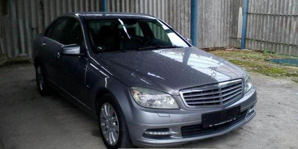 Mercedes-ul nu merge des la graniță