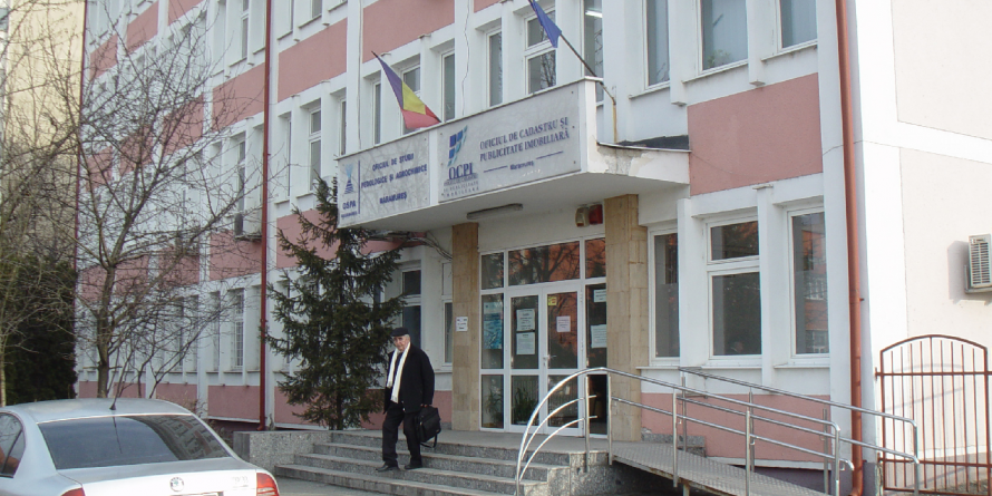 Și eliberarea extraselor de carte funciară merge greu, tot din cauza serverelor din București