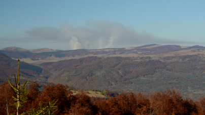 80 de hectare de vegetație alpină uscată au ars pe Vârful Țiganu (GALERIE FOTO)