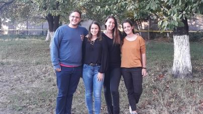 Voluntari din străinătate la lucru cu copii și tineri din Maramureș