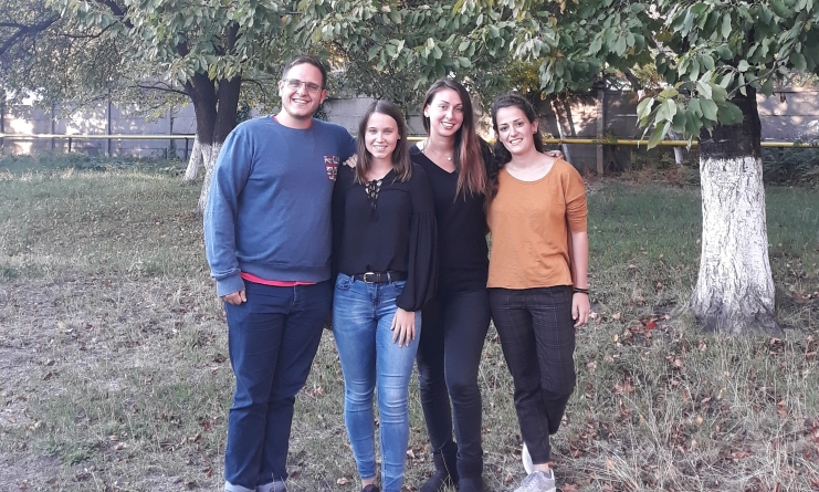 Voluntari din străinătate la lucru cu copii și tineri din Maramureș