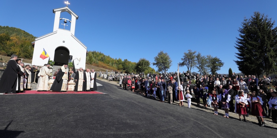 A fost binecuvântată capela de cimitir din cartierul Firiza (GALERIE FOTO)