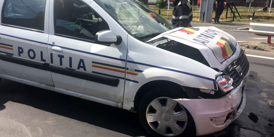 Coliziune cu o mașină a poliției