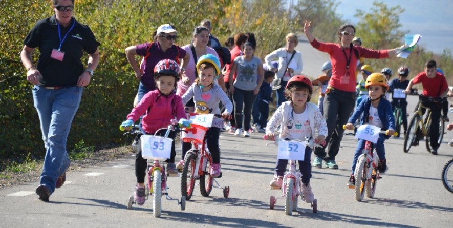 Unul dintre câștigătorii Cupei Junior la ciclism și-a donat bicicleta primită ca premiu (GALERIE FOTO)