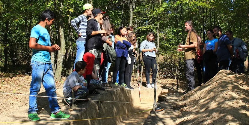 La Oarța de Sus, lecție de istorie predată pe un șantier arheologic (GALERIE FOTO)