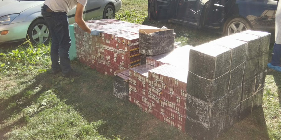 Capturi începând de la 20 până la 14.400 pachete cu țigări de contrabandă