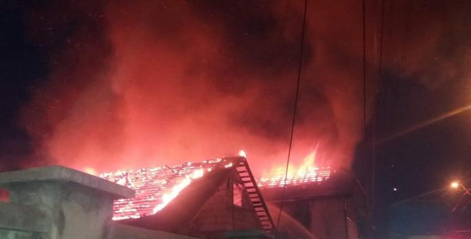 Patru incendii au izbucnit la locuințe din Baia Mare, Vișeu de Sus și Hovrila