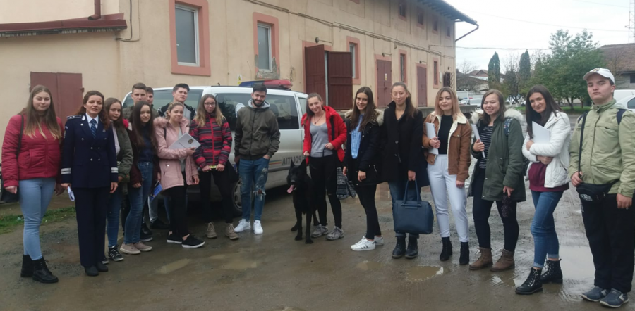 Liceeni de azi, polițiștii de mâine