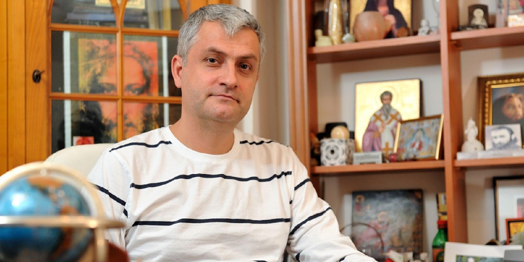 Dr. Ovidiu Dragoș Argeșanu –  consultații și inițieri Reiki în Baia Mare