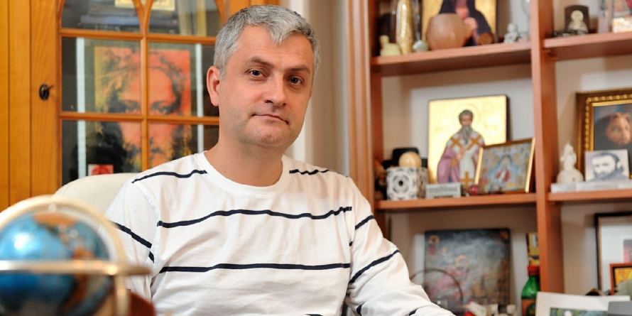 Dr. Ovidiu Dragoș Argeșanu –  consultații și inițieri Reiki în Baia Mare