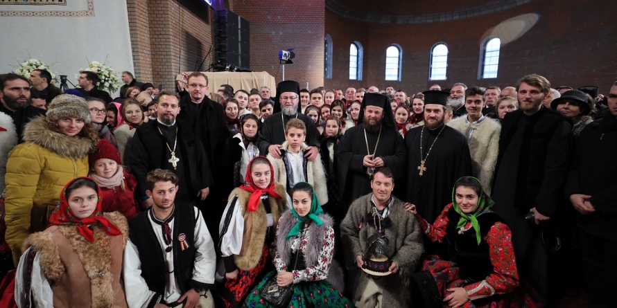 10 autocare cu maramureșeni au fost la sfinţirea Catedralei Naţionale