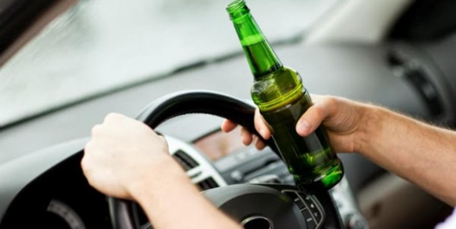 Unii n-au măsură: conduc și beți, și cu permisul suspendat