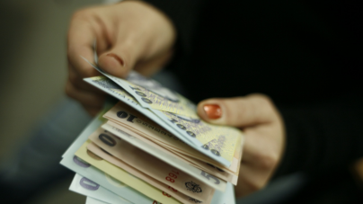 Înșelăciuni on-line, dar și la ușa apartamentului