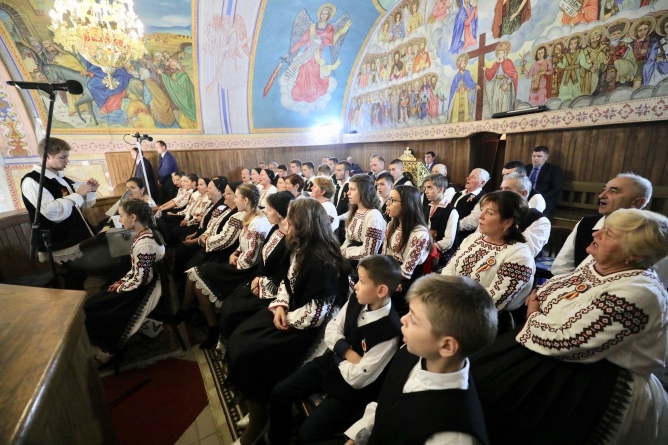Episcopul Iustin, impresionat de Corul „Buciumenii Chioarului” (GALERIE FOTO)