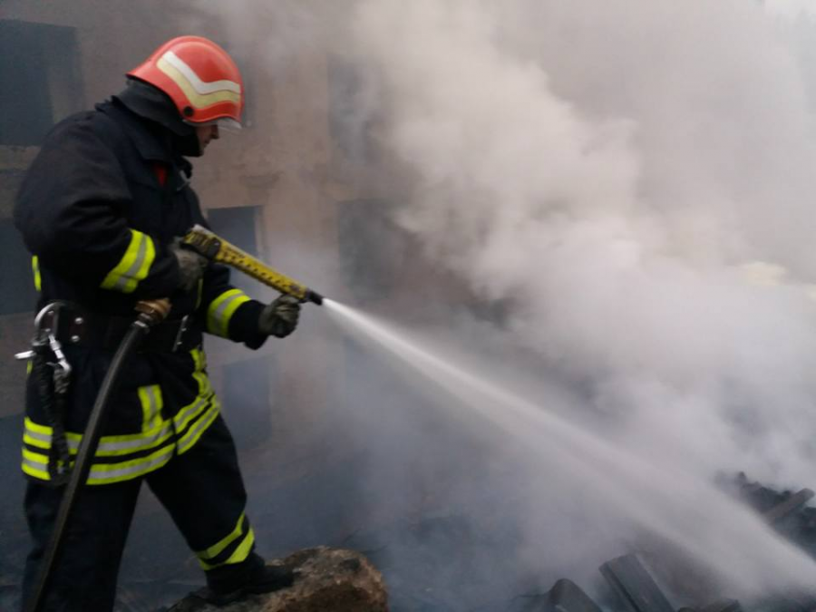 Incendiu în care au ars 35 de tone de deșeuri menajere