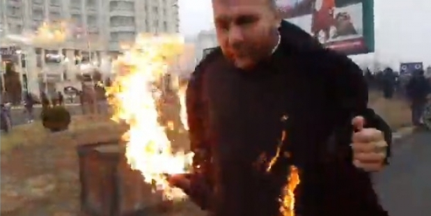 Un preot și-a dat foc în timpul sfințirii Catedralei Naționale