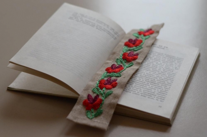 „Centenarul într-un semn de carte”