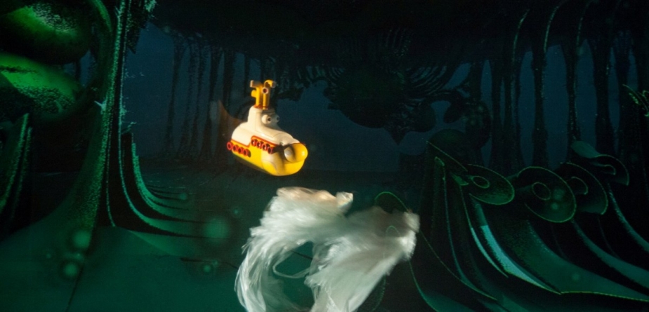 ”Submarinul galben în lumea fractalilor”