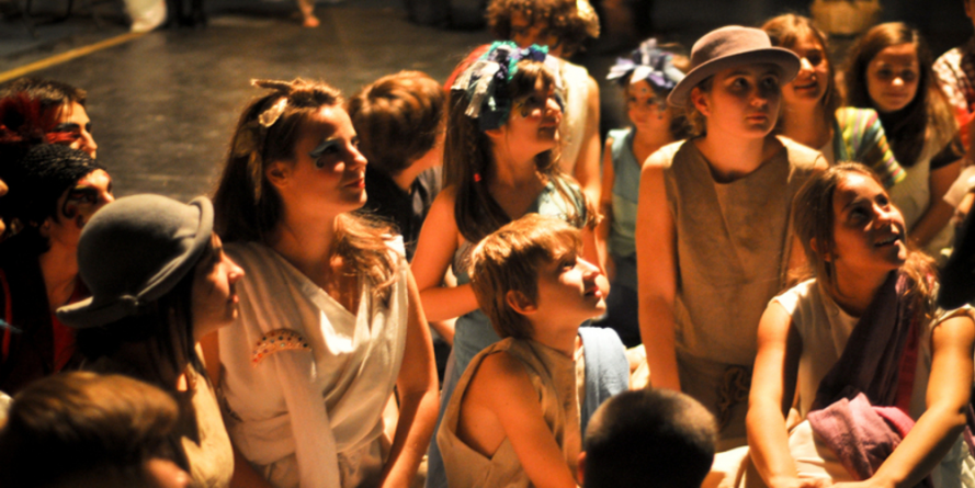 Pledoarie pentru ore de teatru în școli