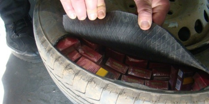 Au controlat vulcanizările și au dat de țigări de contrabandă