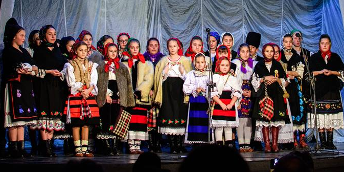 Elevi ai Școlii Populare de Artă „Liviu Borlan” au umblat a colinda