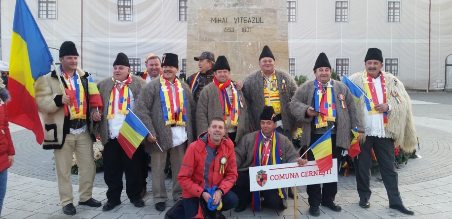 Nouă cerneşteni au plecat pe banii lor la Alba Iulia (GALERIE FOTO)