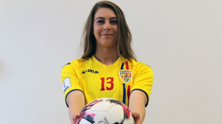 O fată de națională i-a luat fața lui Hagi (VIDEO)